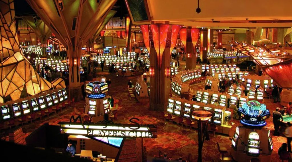 Mohegan Sun Player Turns $5 Slot Spin into $400K Jackpot